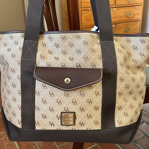 Dooney and Bourke beautiful never used Go 2 Tote! Tonal light brown/dark brown - Picture 5 of 10